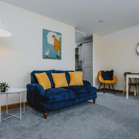 Spacious 2Nd Floor Apartment - King Size Bed & Free Parking نوتينغهام المظهر الخارجي الصورة
